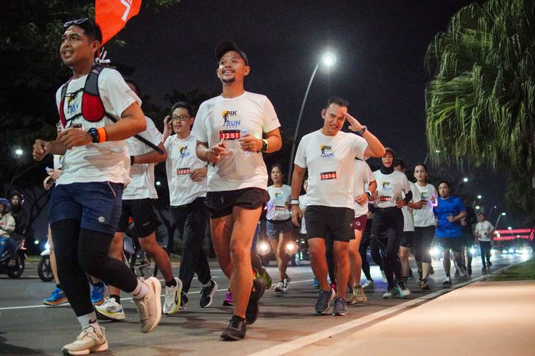 Race photo from PIK NITE RUN VIBES