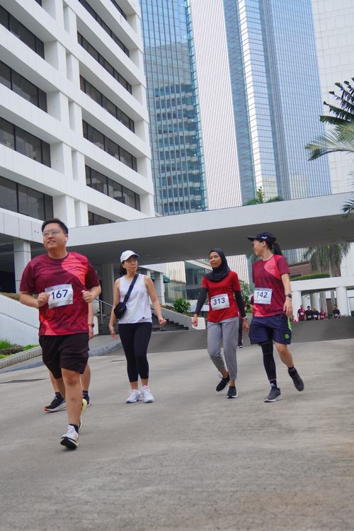 Race photo from Assurance Fun Run 2024