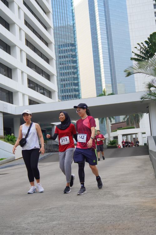 Race photo from Assurance Fun Run 2024
