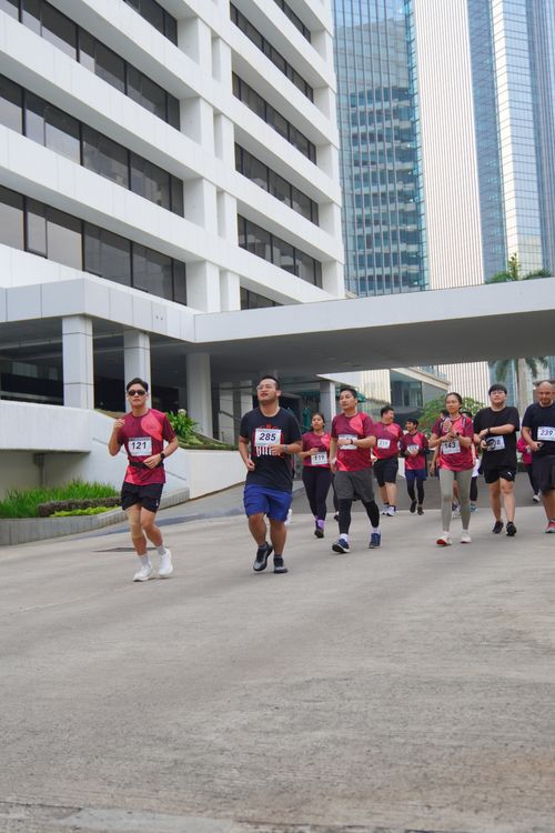 Race photo from Assurance Fun Run 2024