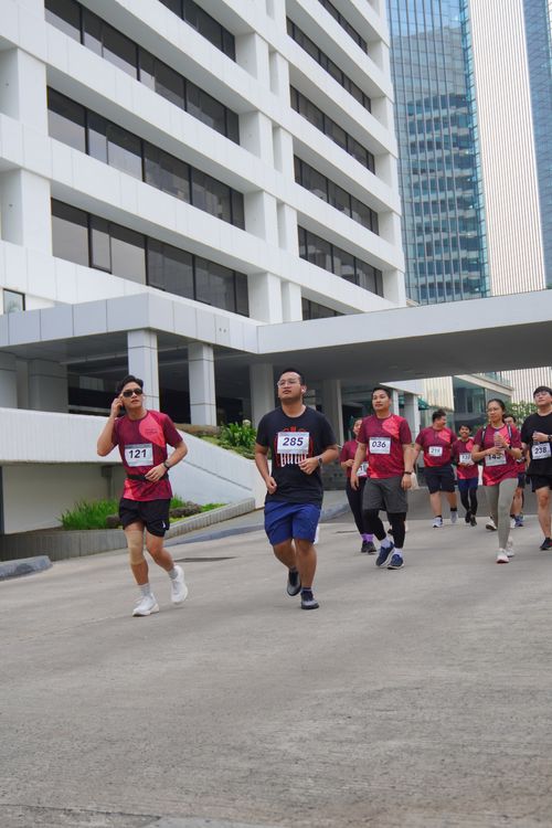 Race photo from Assurance Fun Run 2024