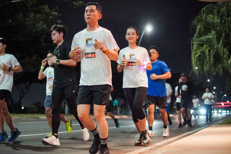 Race photo from PIK NITE RUN VIBES