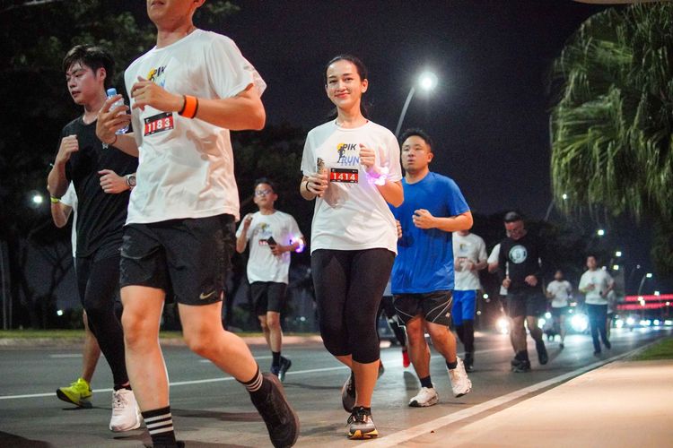 Race photo from PIK NITE RUN VIBES