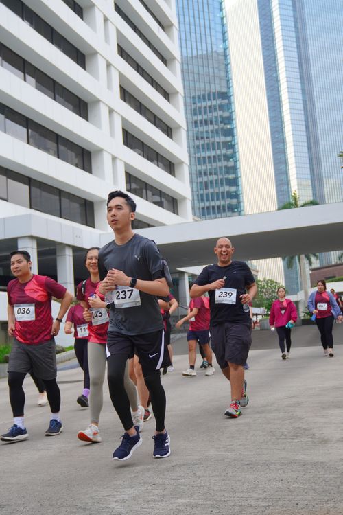 Race photo from Assurance Fun Run 2024