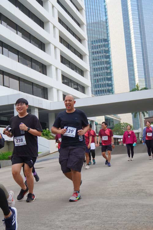 Race photo from Assurance Fun Run 2024
