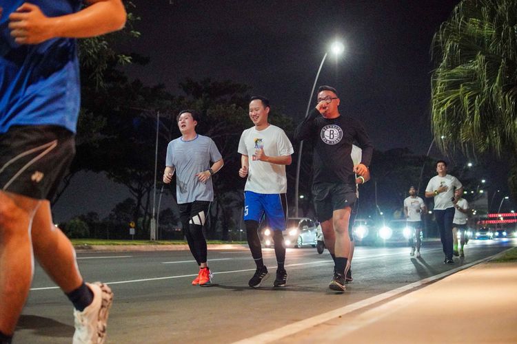 Race photo from PIK NITE RUN VIBES