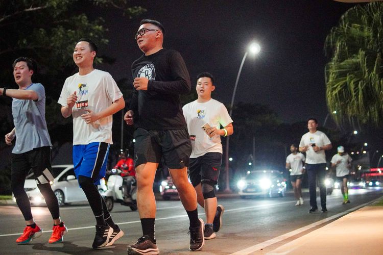 Race photo from PIK NITE RUN VIBES