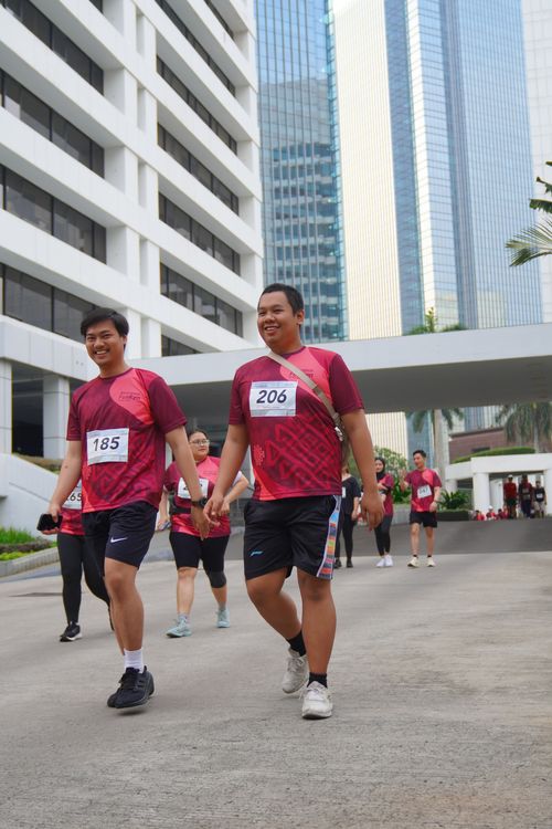 Race photo from Assurance Fun Run 2024