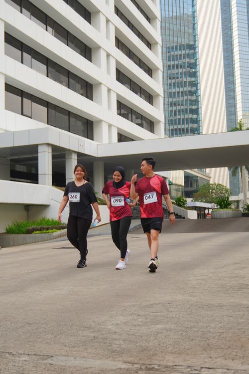 Race photo from Assurance Fun Run 2024