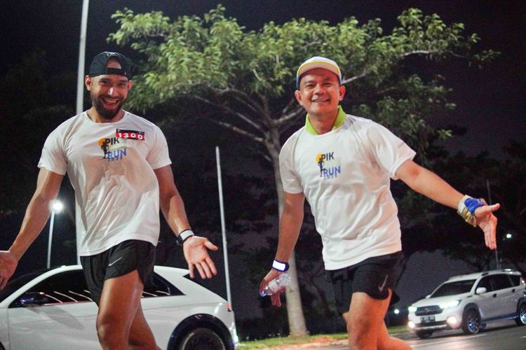 Race photo from PIK NITE RUN VIBES