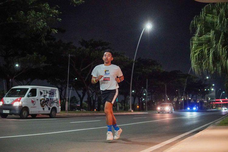 Race photo from PIK NITE RUN VIBES