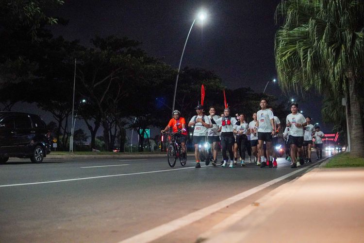 Race photo from PIK NITE RUN VIBES