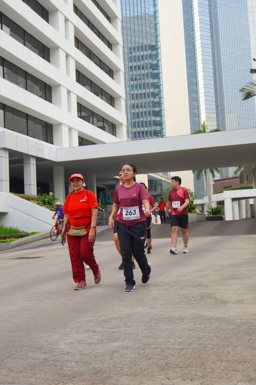 Race photo from Assurance Fun Run 2024