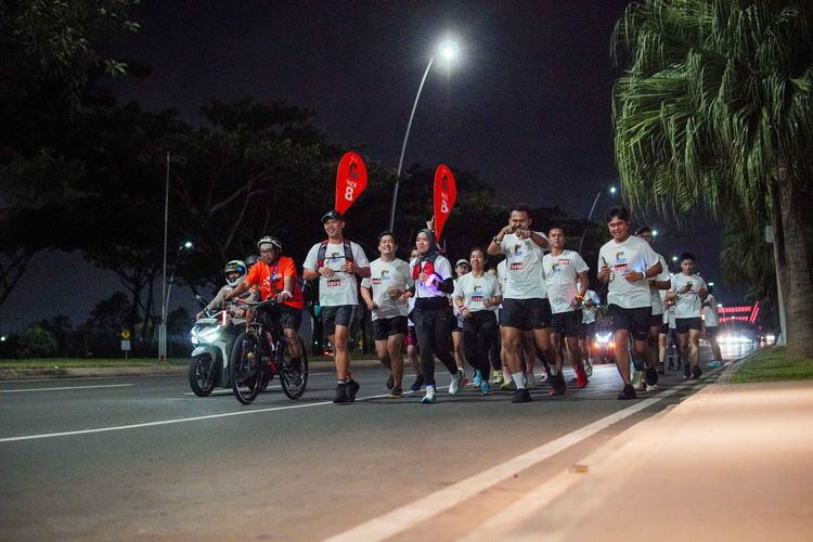 Race photo from PIK NITE RUN VIBES