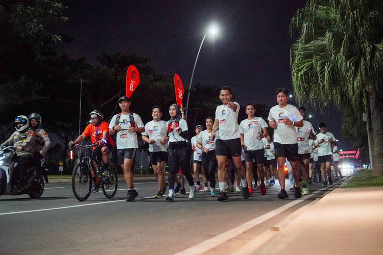 Race photo from PIK NITE RUN VIBES
