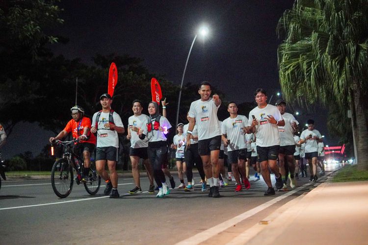 Race photo from PIK NITE RUN VIBES