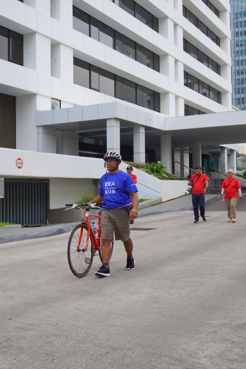 Race photo from Assurance Fun Run 2024