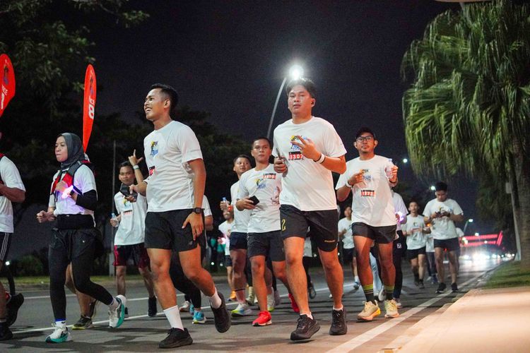 Race photo from PIK NITE RUN VIBES