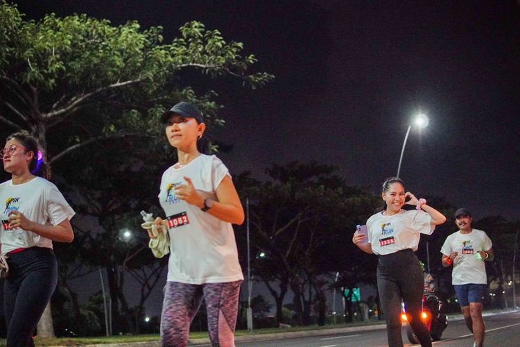 Race photo from PIK NITE RUN VIBES