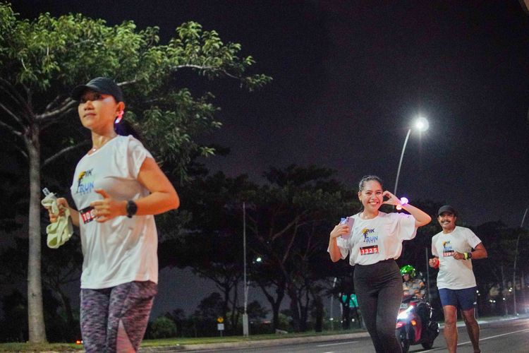 Race photo from PIK NITE RUN VIBES