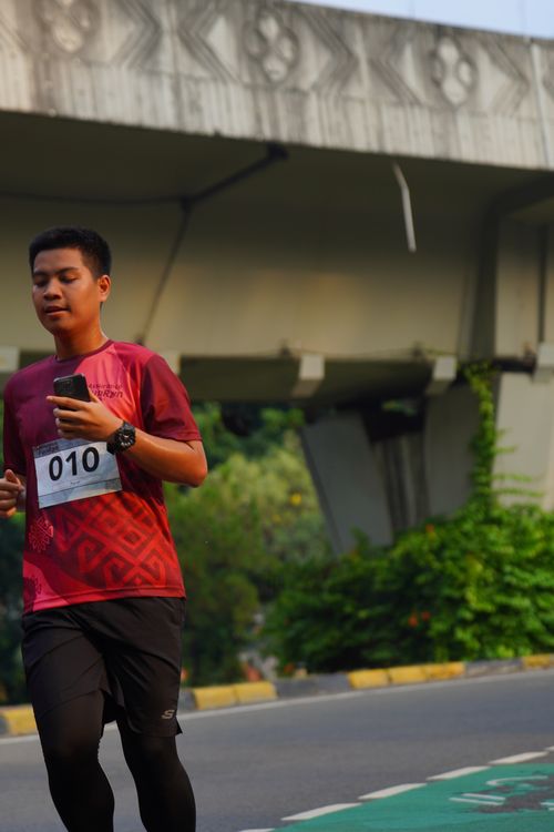 Race photo from Assurance Fun Run 2024