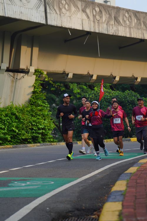 Race photo from Assurance Fun Run 2024
