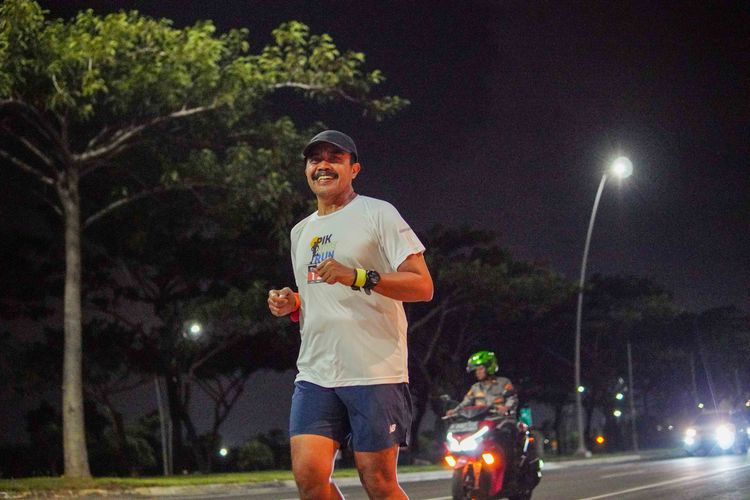 Race photo from PIK NITE RUN VIBES