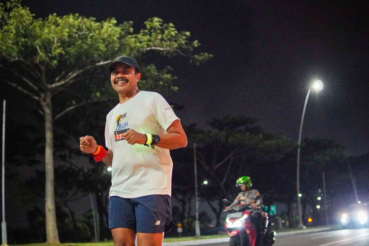 Race photo from PIK NITE RUN VIBES
