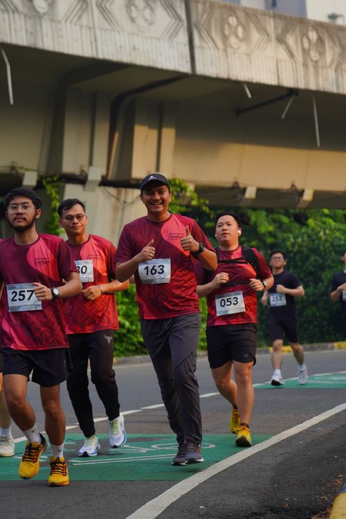 Race photo from Assurance Fun Run 2024