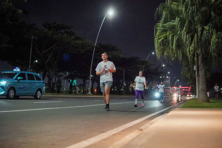 Race photo from PIK NITE RUN VIBES