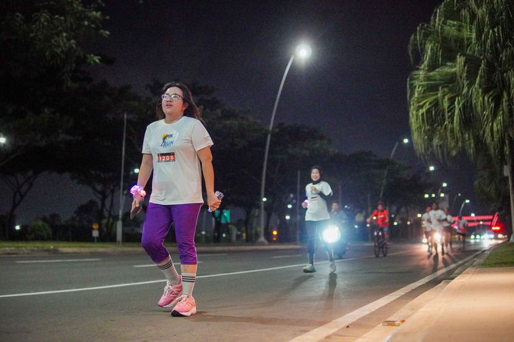 Race photo from PIK NITE RUN VIBES