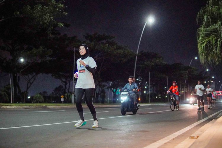 Race photo from PIK NITE RUN VIBES