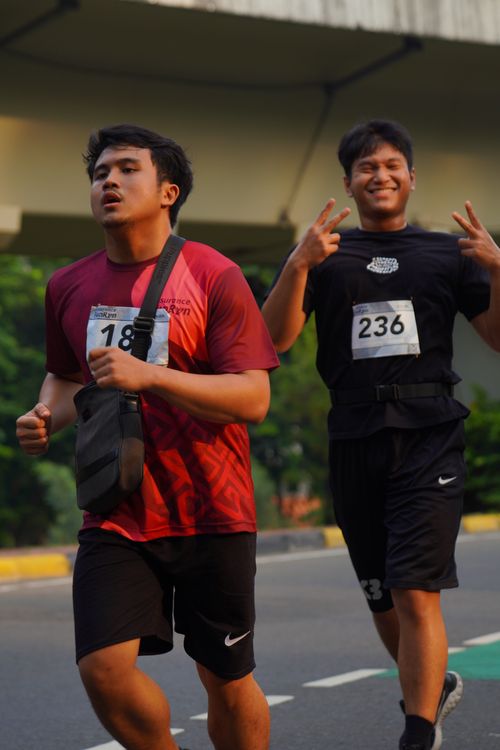 Race photo from Assurance Fun Run 2024