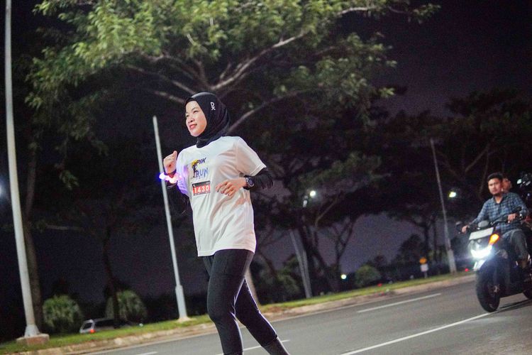 Race photo from PIK NITE RUN VIBES