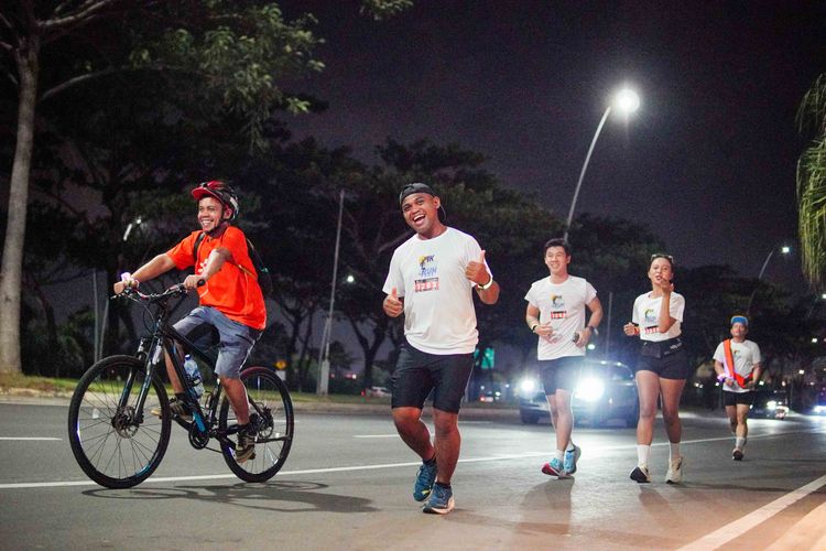 Race photo from PIK NITE RUN VIBES