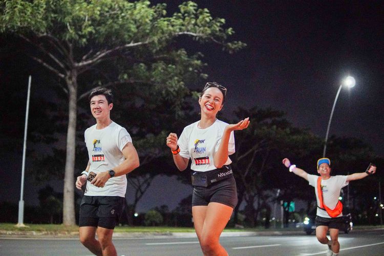 Race photo from PIK NITE RUN VIBES