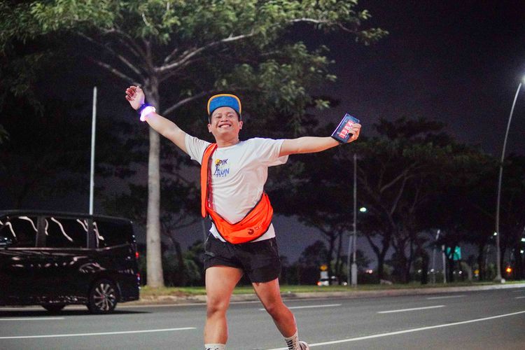 Race photo from PIK NITE RUN VIBES