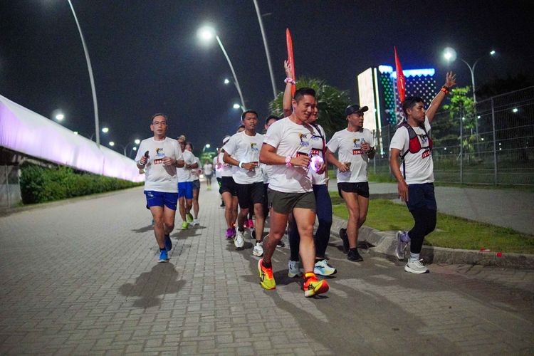Race photo from PIK NITE RUN VIBES