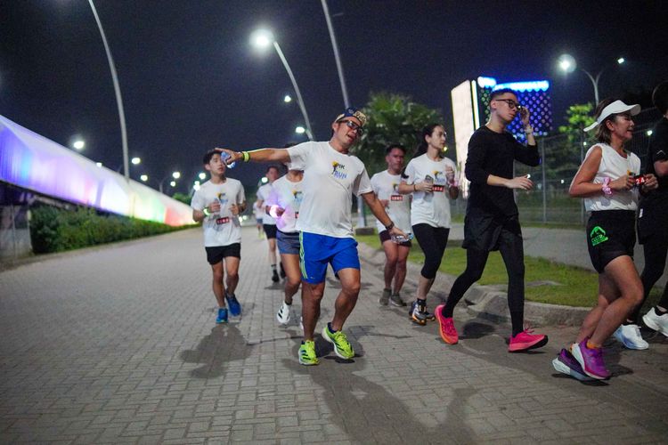 Race photo from PIK NITE RUN VIBES