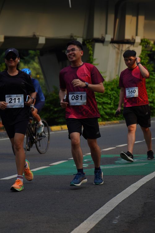 Race photo from Assurance Fun Run 2024