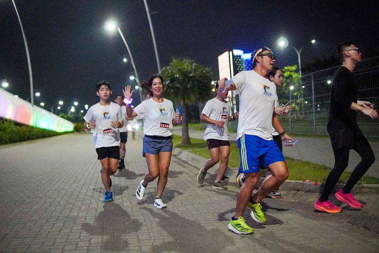 Race photo from PIK NITE RUN VIBES