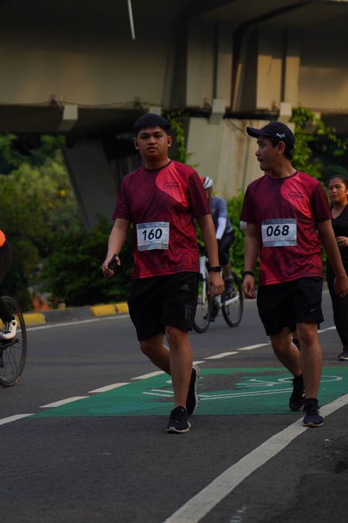 Race photo from Assurance Fun Run 2024