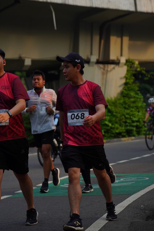 Race photo from Assurance Fun Run 2024