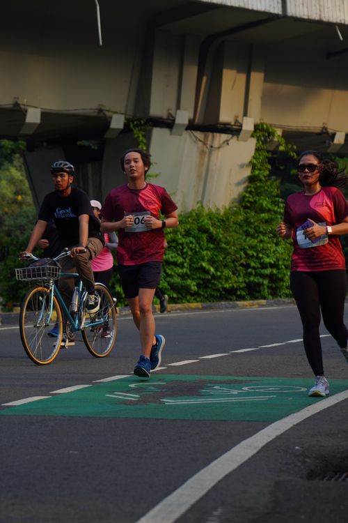Race photo from Assurance Fun Run 2024