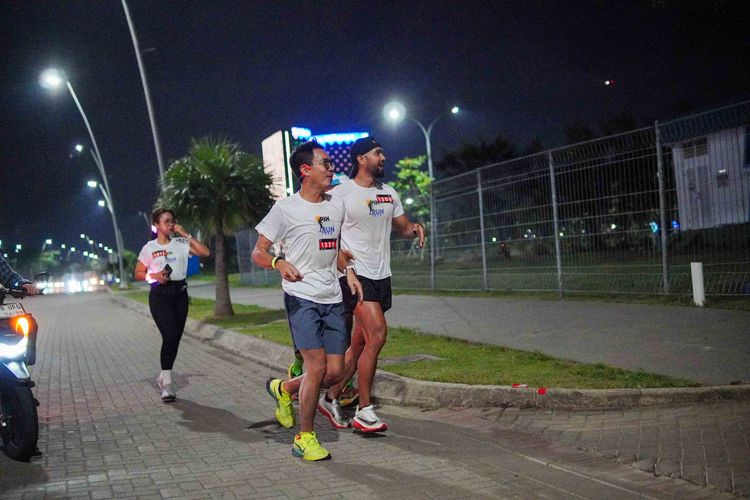 Race photo from PIK NITE RUN VIBES