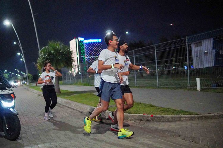 Race photo from PIK NITE RUN VIBES