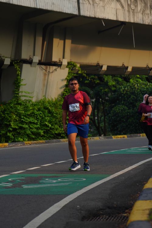 Race photo from Assurance Fun Run 2024