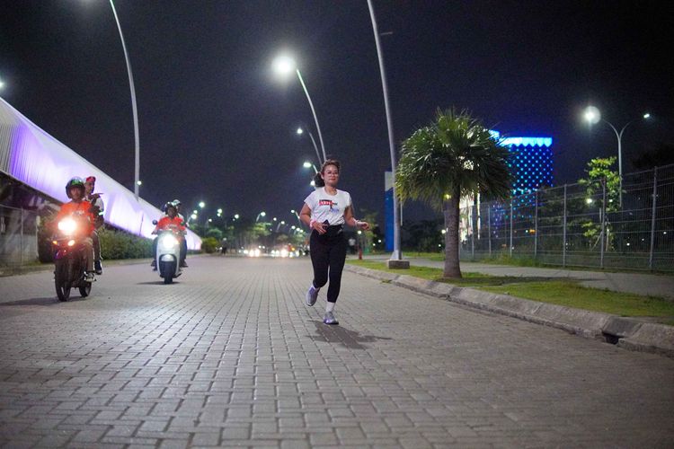 Race photo from PIK NITE RUN VIBES