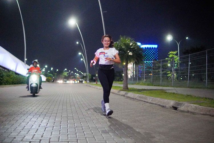 Race photo from PIK NITE RUN VIBES