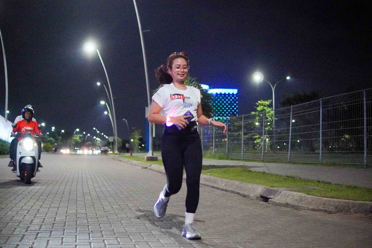 Race photo from PIK NITE RUN VIBES